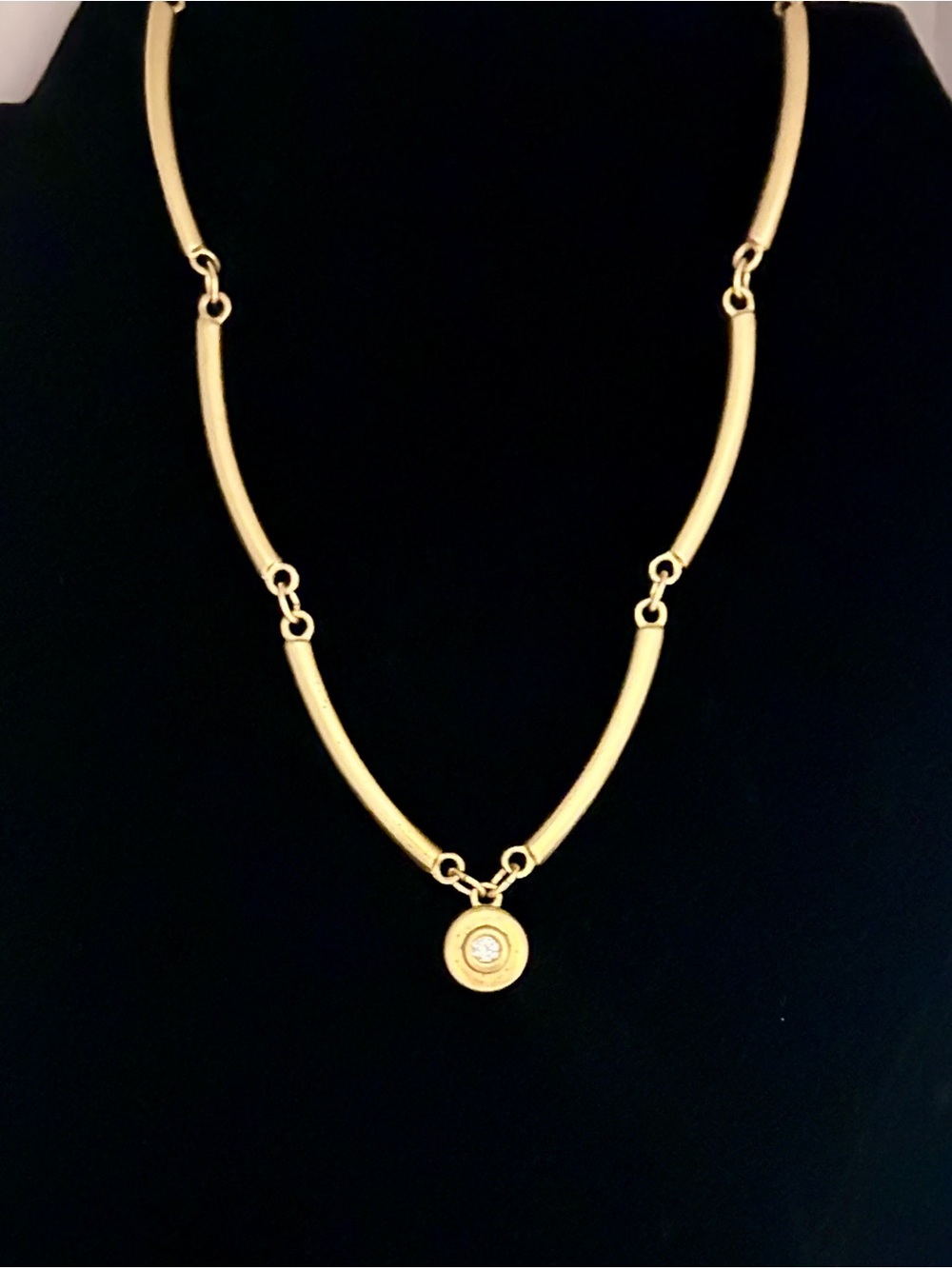 Vintage Gold Tone Tube Link Necklace with Round Pendant -‎ Womens Jewelry